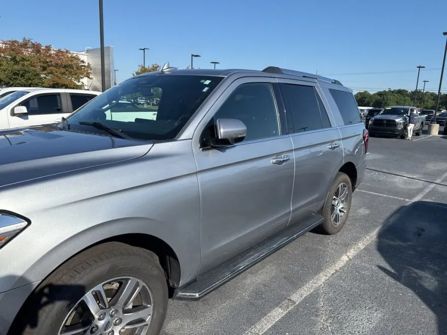2023 Ford Expedition Limited photo 1