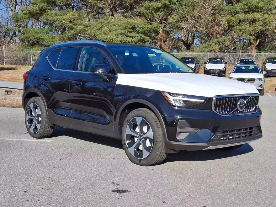 2025 Volvo XC40 Core photo 1