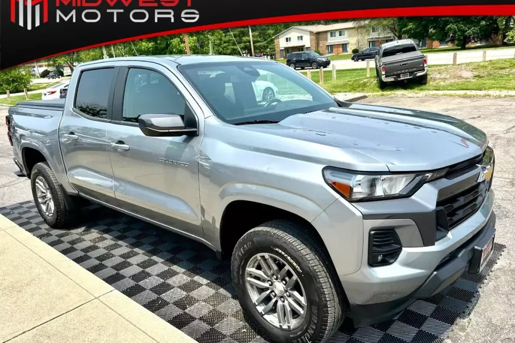 2024 Chevrolet Colorado LT photo 1