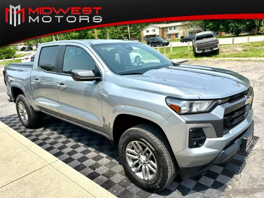 2024 Chevrolet Colorado LT photo 1