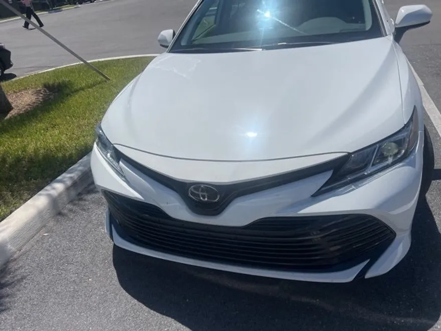 2020 Toyota Camry LE photo 1