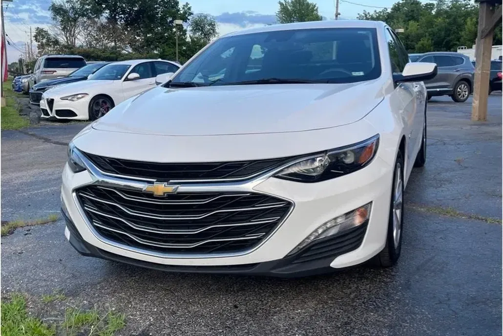 2023 Chevrolet Malibu 1LT photo 1