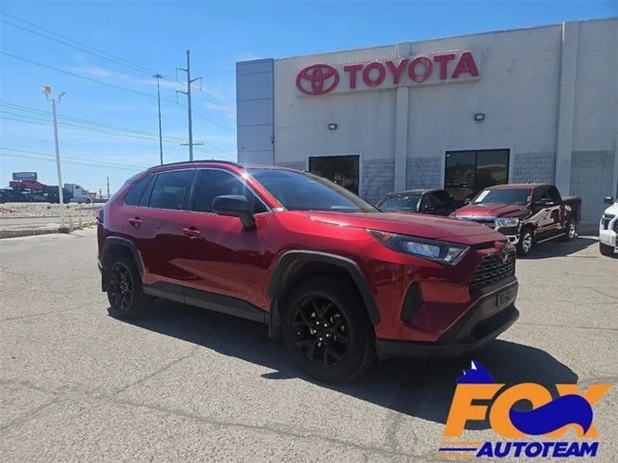 2021 Toyota RAV4 LE photo 1