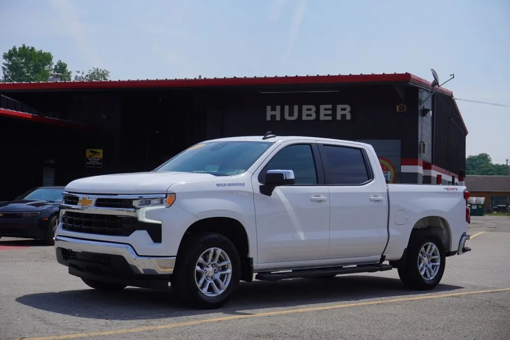 2022 Chevrolet Silverado 1500 LT photo 1