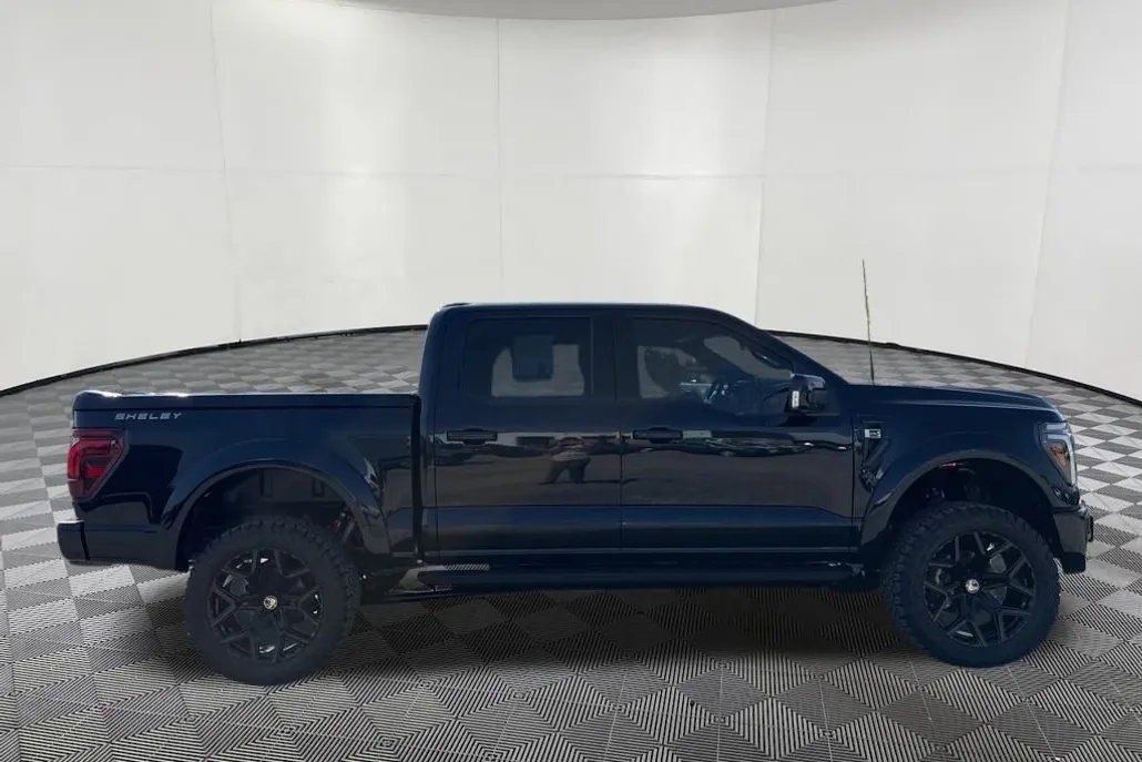 2025 Ford F-150 Lariat photo 1