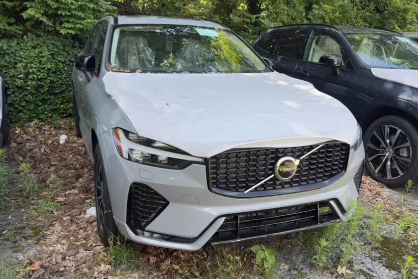 2025 Volvo XC60 B5 Core photo 1