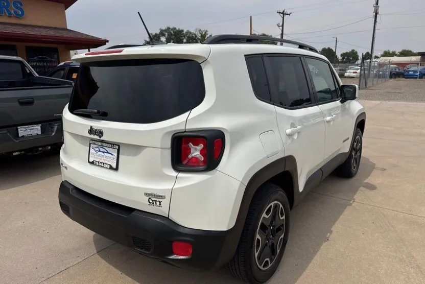 2016 Jeep Renegade Latitude photo 1