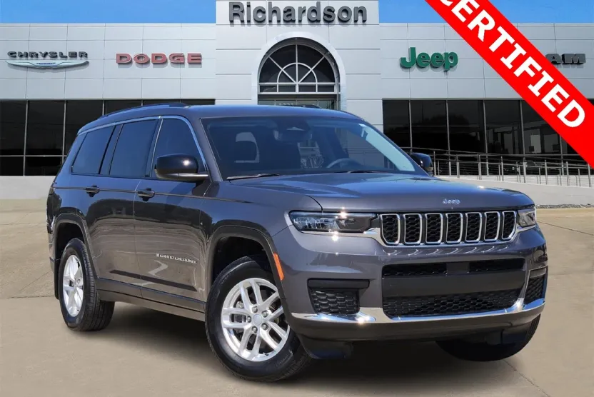 2024 Jeep Cherokee Laredo photo 1