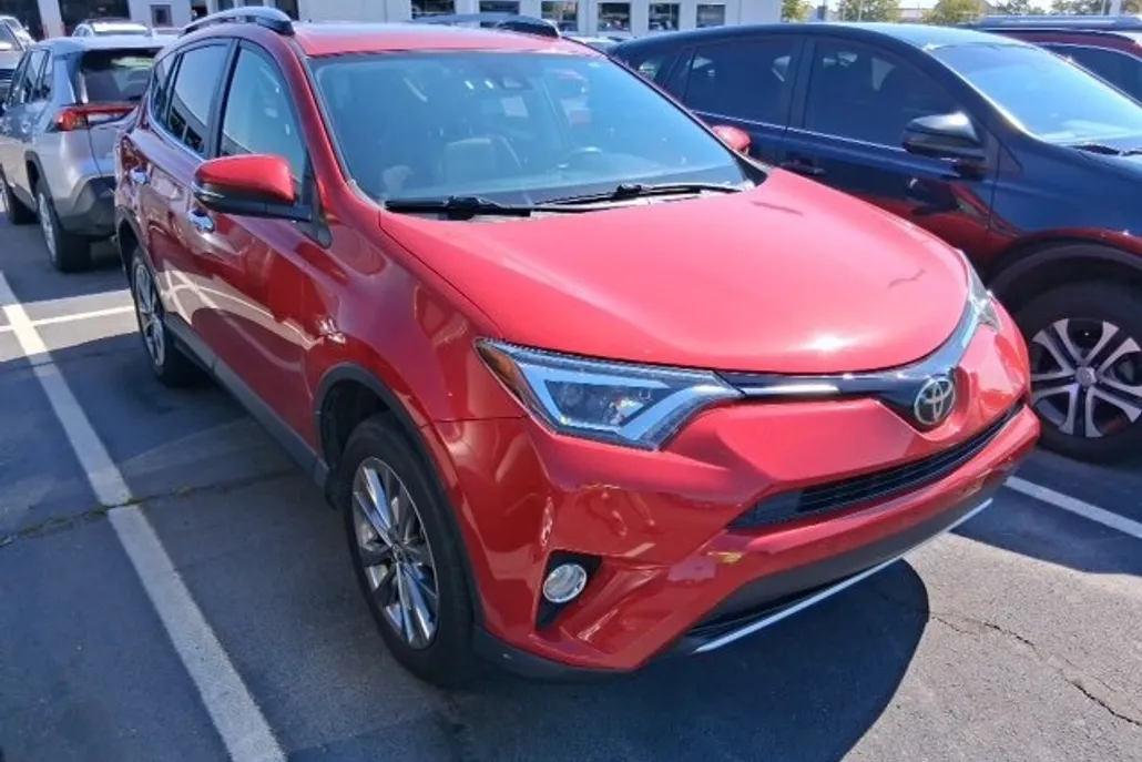 2017 Toyota RAV4 Limited photo 1