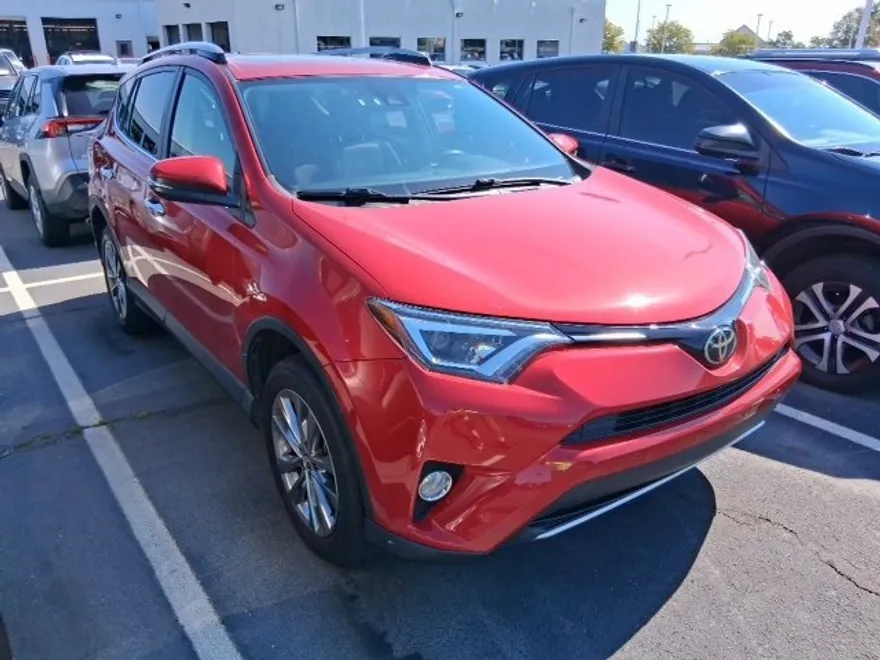 2017 Toyota RAV4 Limited photo 1