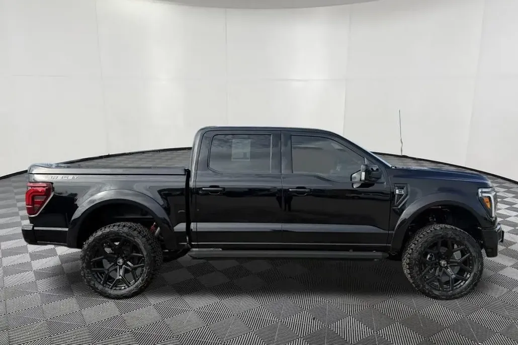 2025 Ford F-150 Lariat photo 1