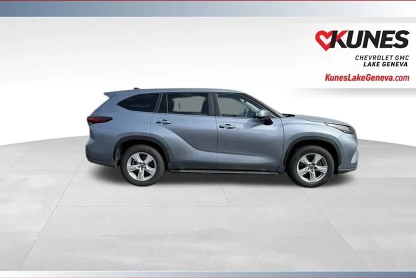 2023 Toyota Highlander L photo 1
