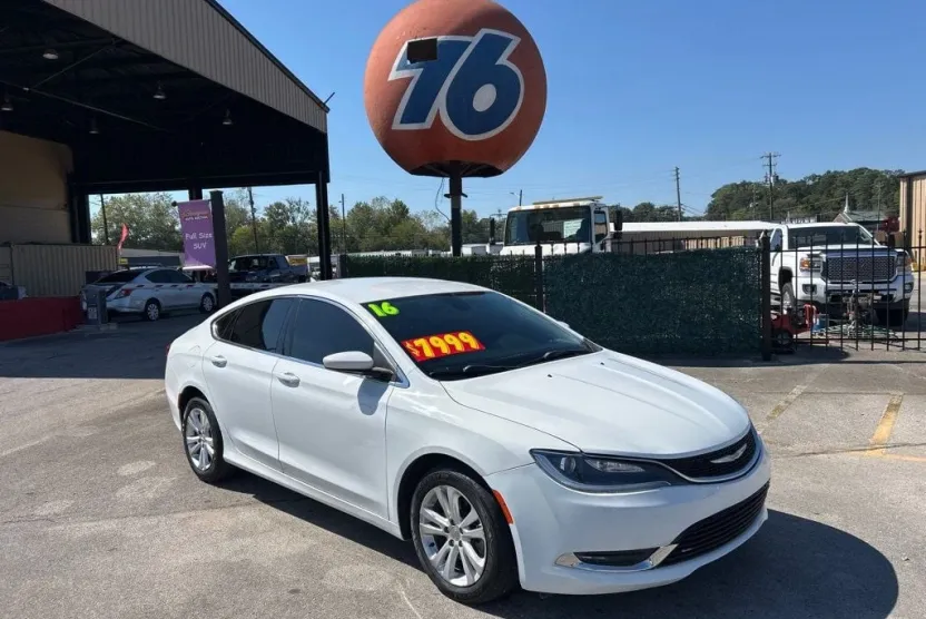 2016 Chrysler 200 Limited photo 1