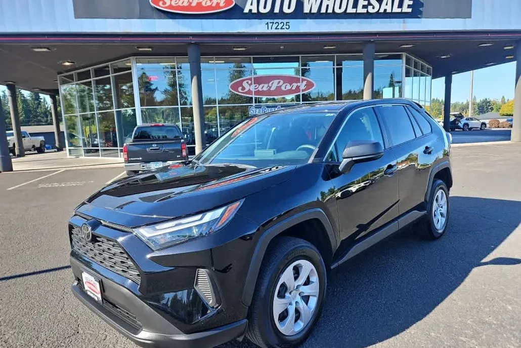 2024 Toyota RAV4 LE photo 1