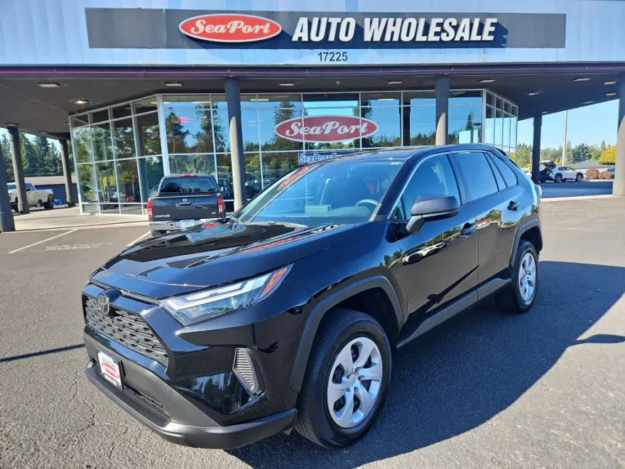 2024 Toyota RAV4 LE photo 1