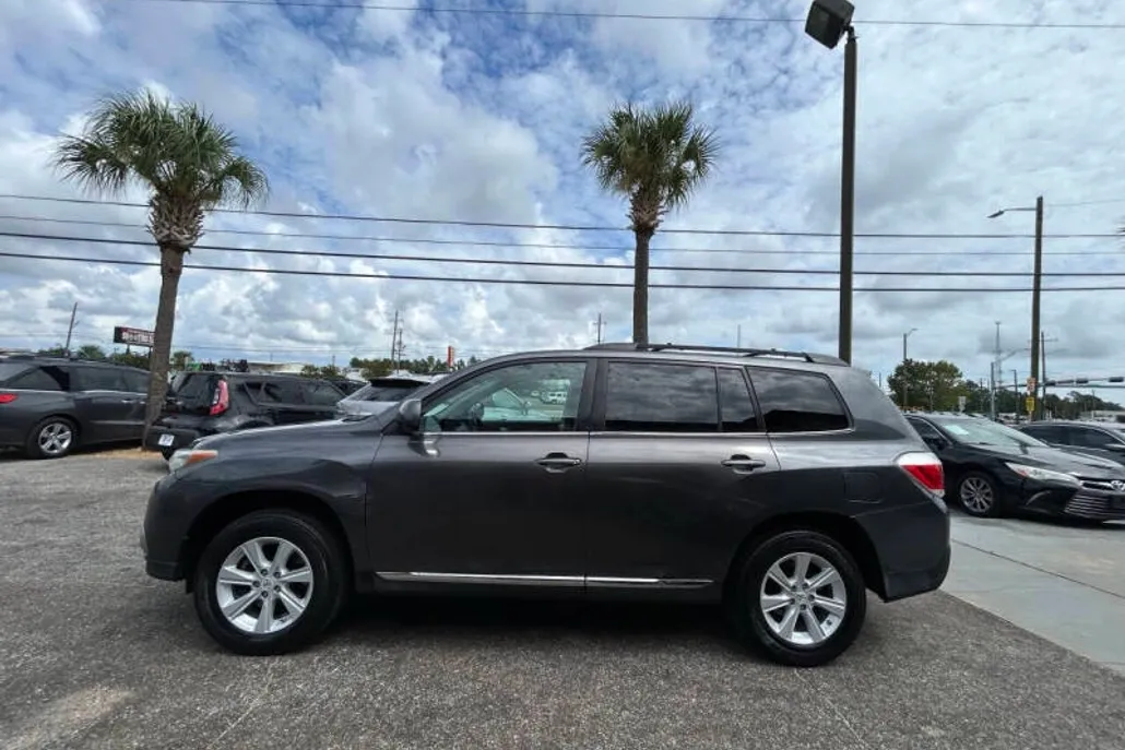 2012 Toyota Highlander Base photo 1