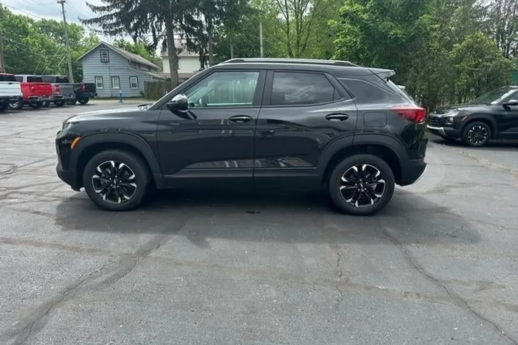 2022 Chevrolet Trailblazer LT photo 1