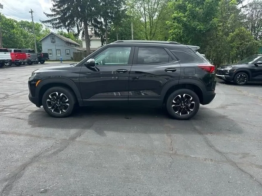 2022 Chevrolet Trailblazer LT photo 1