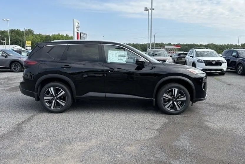2025 Nissan Rogue SL photo 1