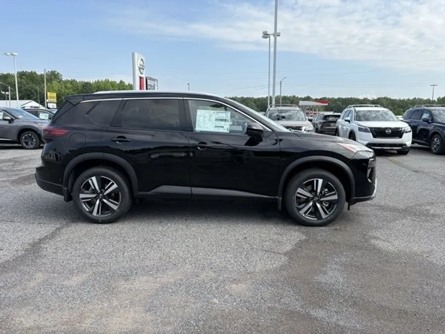 2025 Nissan Rogue SL photo 1