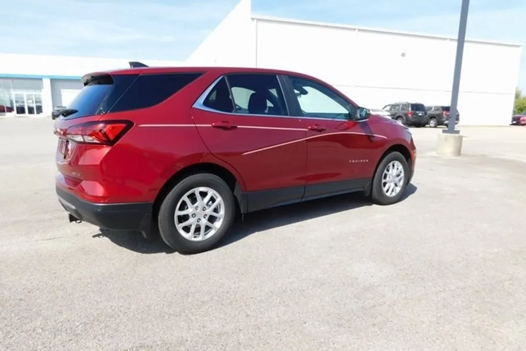2024 Chevrolet Equinox LT photo 1