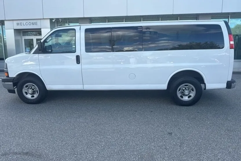 2018 Chevrolet Express 3500 LT Passenger photo 1