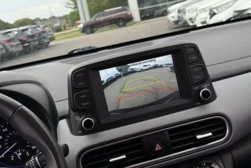 2019 Hyundai Kona SEL photo 2