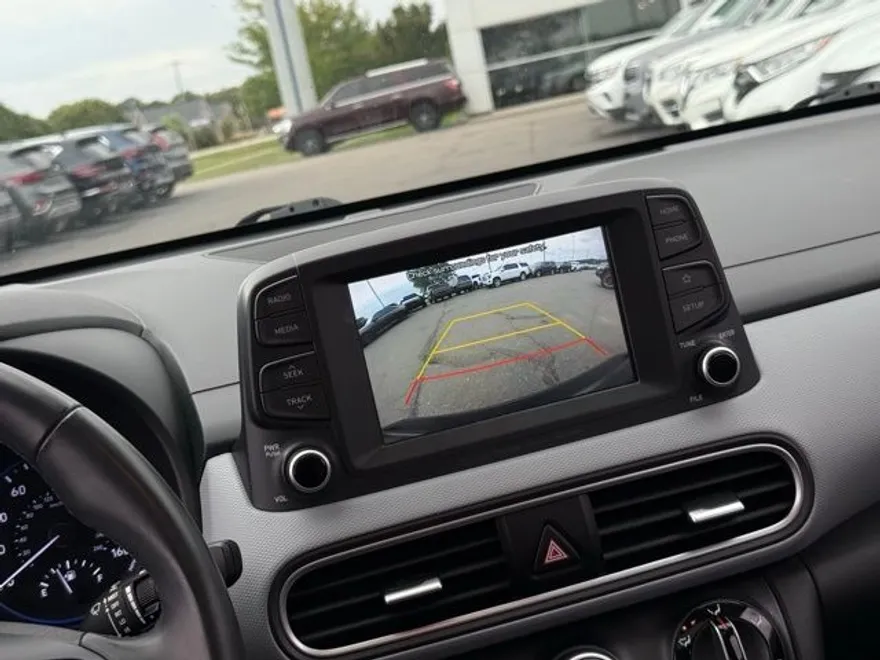 2019 Hyundai Kona SEL photo 2