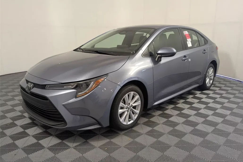 2026 Toyota Corolla LE photo 1