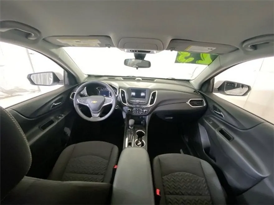 2023 Chevrolet Equinox LT photo 1
