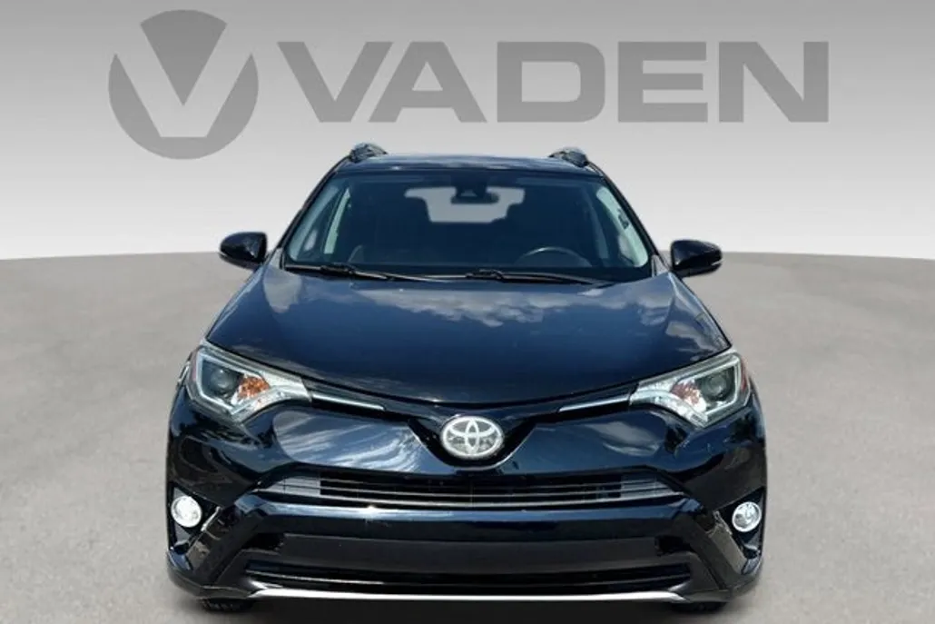 2018 Toyota RAV4 XLE photo 1