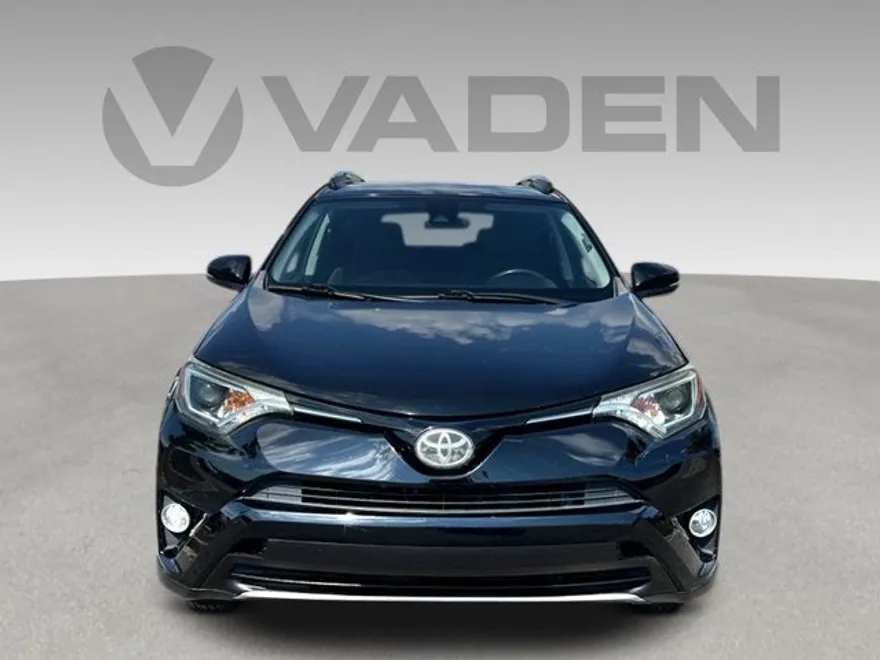 2018 Toyota RAV4 XLE photo 1