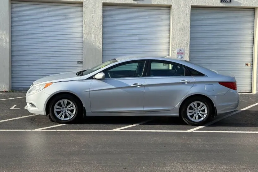 2013 Hyundai Sonata GLS photo 1