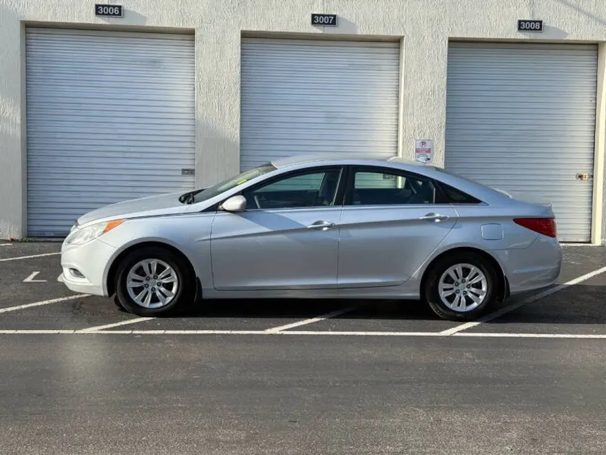 2013 Hyundai Sonata GLS photo 1