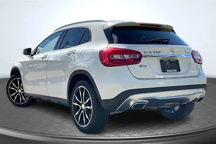 2017 Mercedes Benz GLA 250 4MATIC photo 1