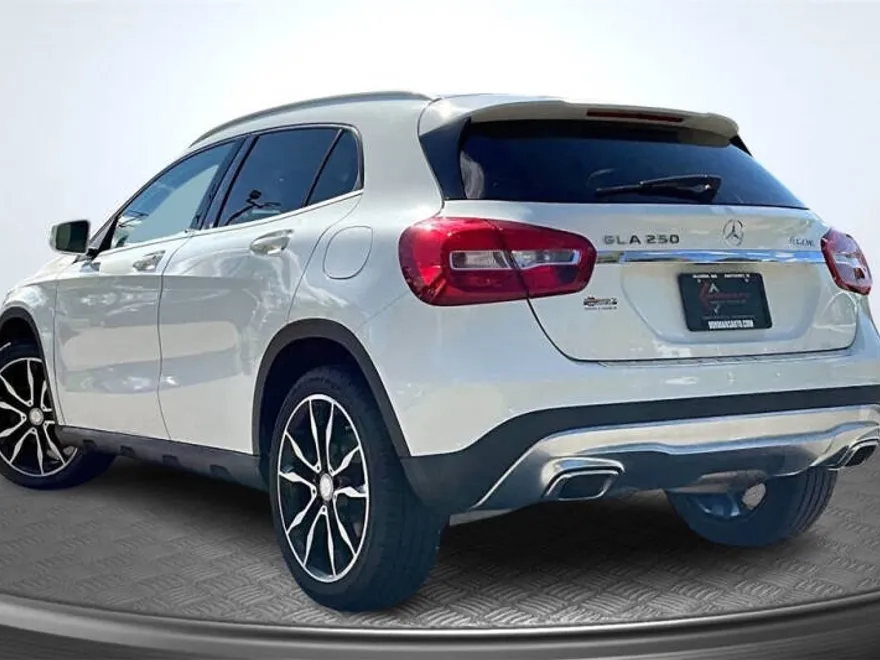 2017 Mercedes Benz GLA 250 4MATIC photo 1