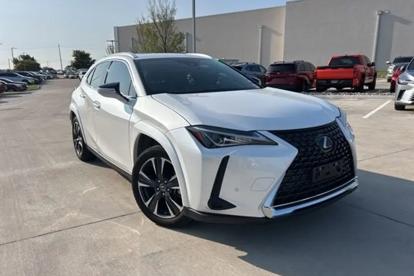 2022 Lexus UX 200 photo 1