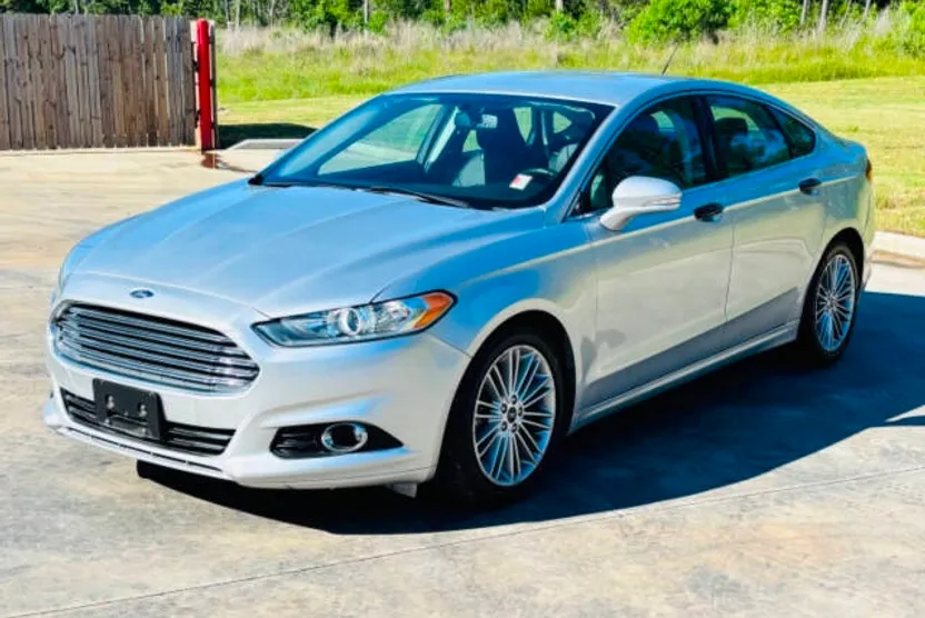 2015 Ford Fusion SE photo 1