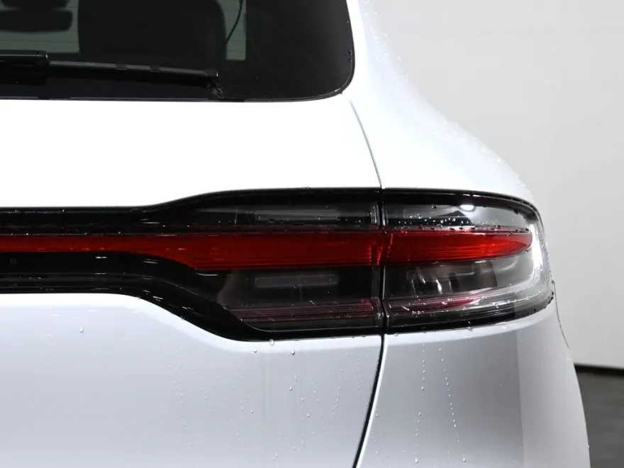 2024 Porsche Macan Base photo 13