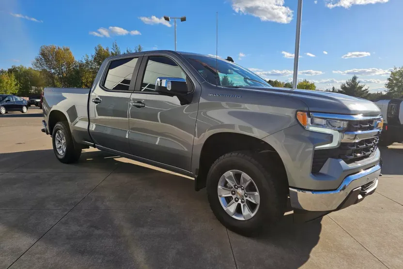 2026 Chevrolet Silverado 1500 LT photo 1