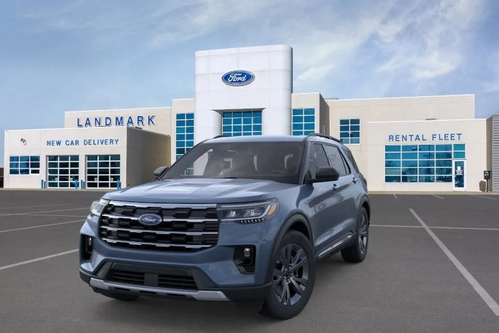 2025 Ford Explorer photo 1