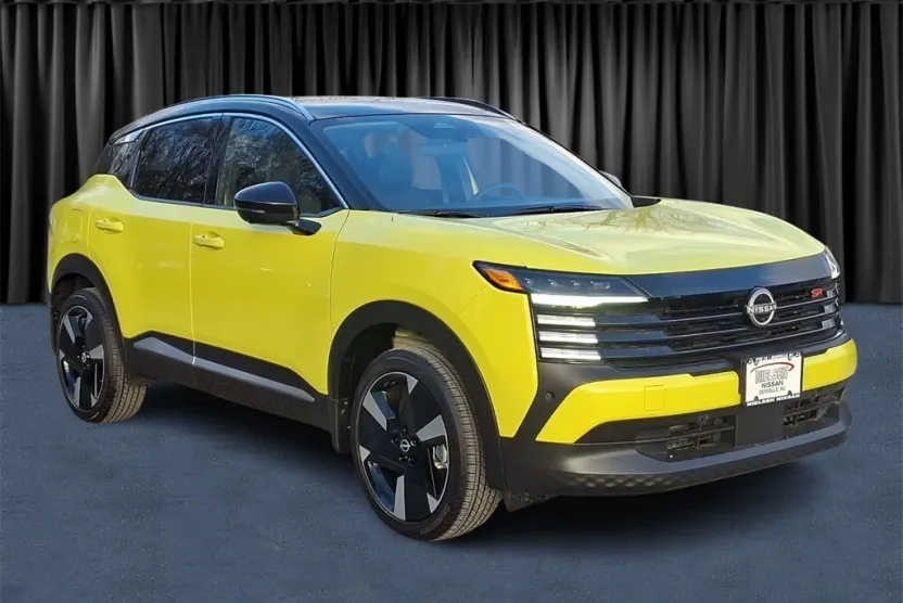2025 Nissan Kicks SR photo 1