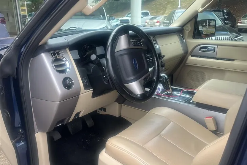 2017 Ford Expedition Limited photo 1