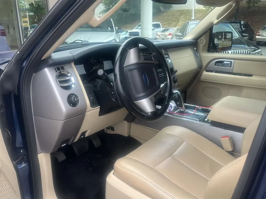 2017 Ford Expedition Limited photo 1