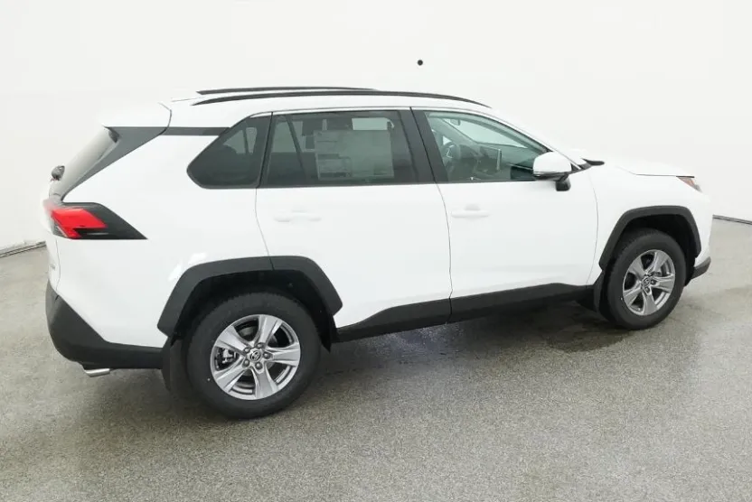 2025 Toyota RAV4 XLE photo 1