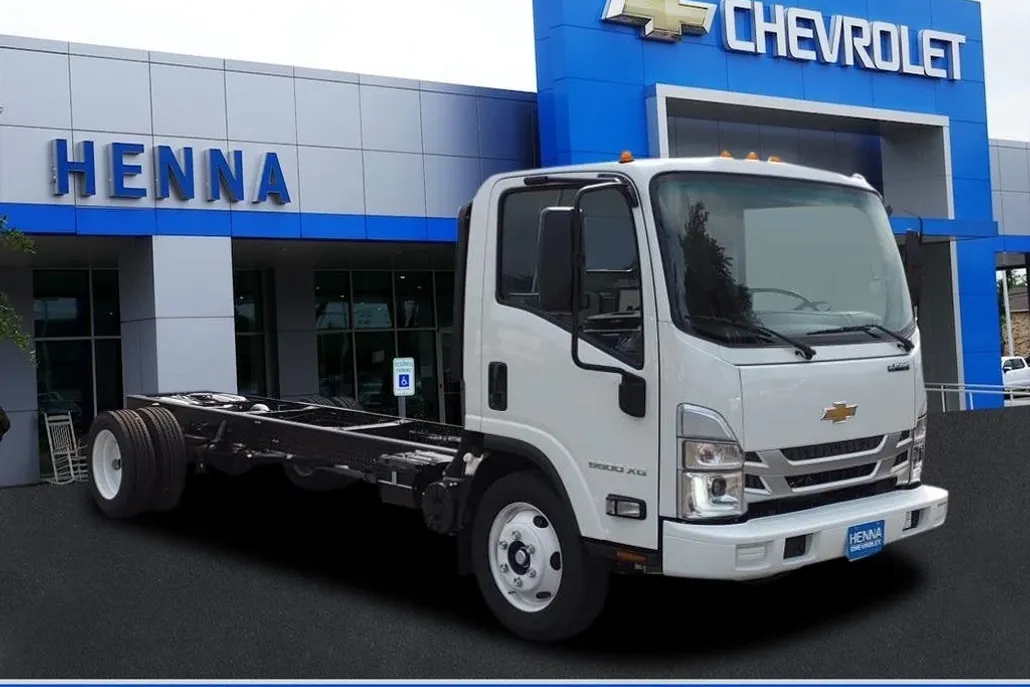 2025 Chevrolet Silverado photo 1