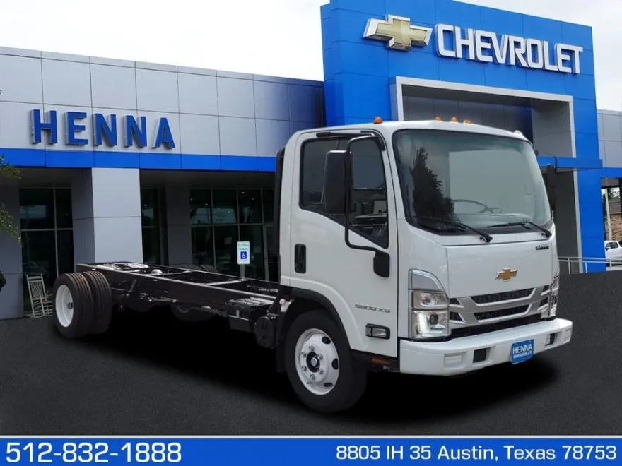 2025 Chevrolet Silverado photo 1