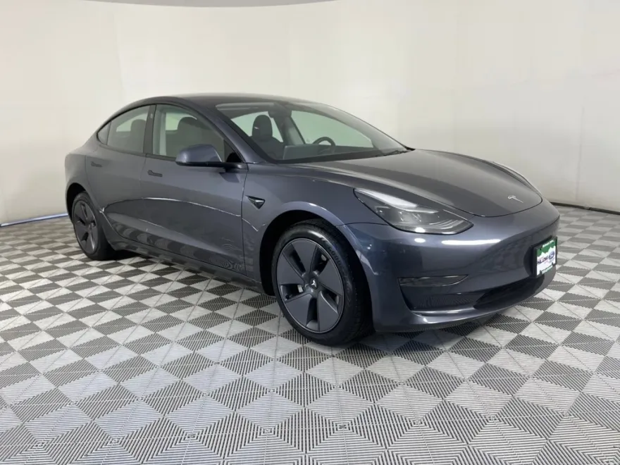2023 Tesla Model 3 photo 1