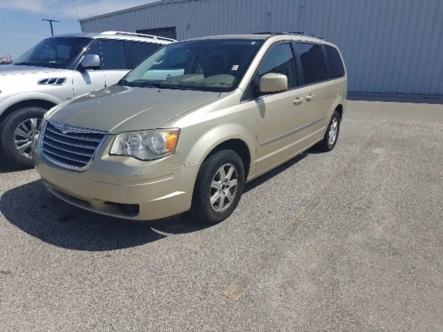 2010 Chrysler Town & Country Touring photo 1
