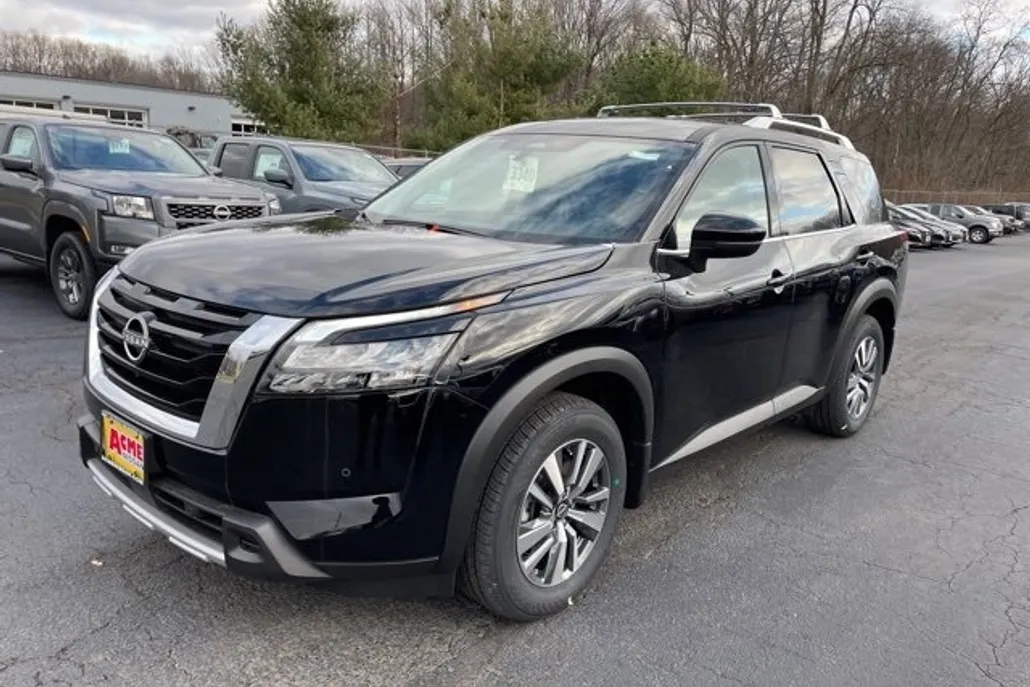 2025 Nissan Pathfinder SL photo 1